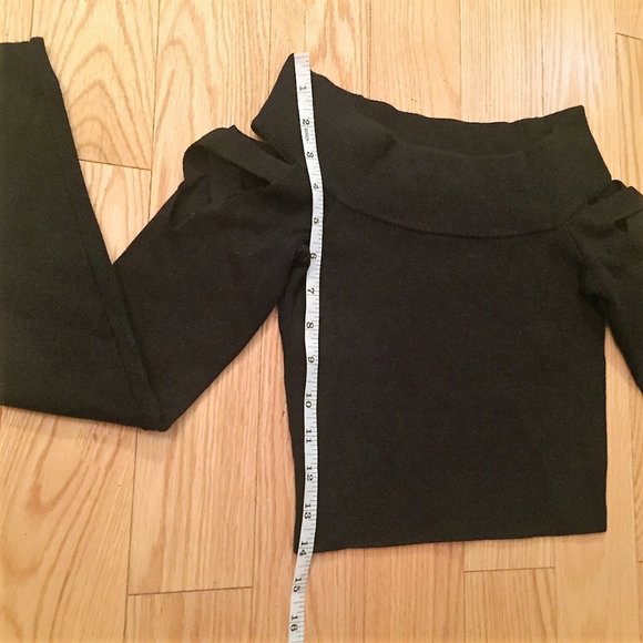 High-Quality Cut-Out Shoulder Semi-Cropped Ribbed Black Sweater - Size XS - Picture 11 of 14